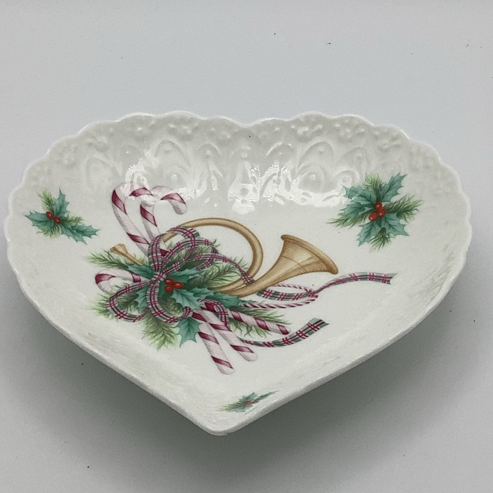 Mikasa Noel Heart Shaped Christmas Candy/Trinket Dish
